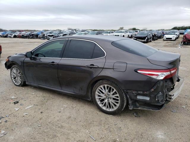 4T1B11HK4JU043358 - 2018 TOYOTA CAMRY L GRAY photo 2