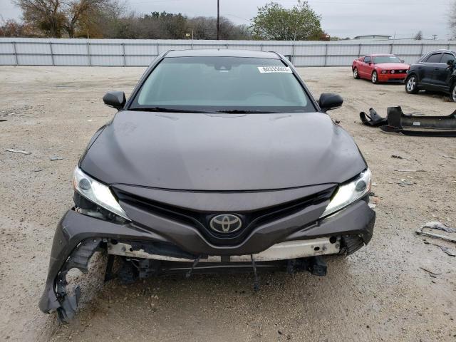 4T1B11HK4JU043358 - 2018 TOYOTA CAMRY L GRAY photo 5