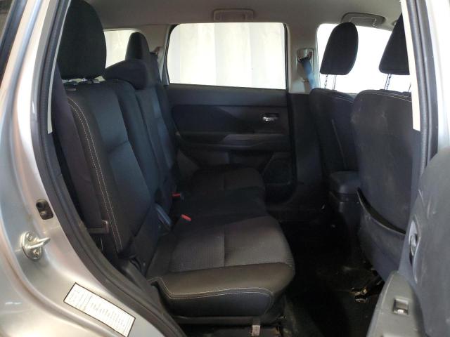 JA4AD3A34JZ016437 - 2018 MITSUBISHI OUTLANDER SE 银色 照片 11