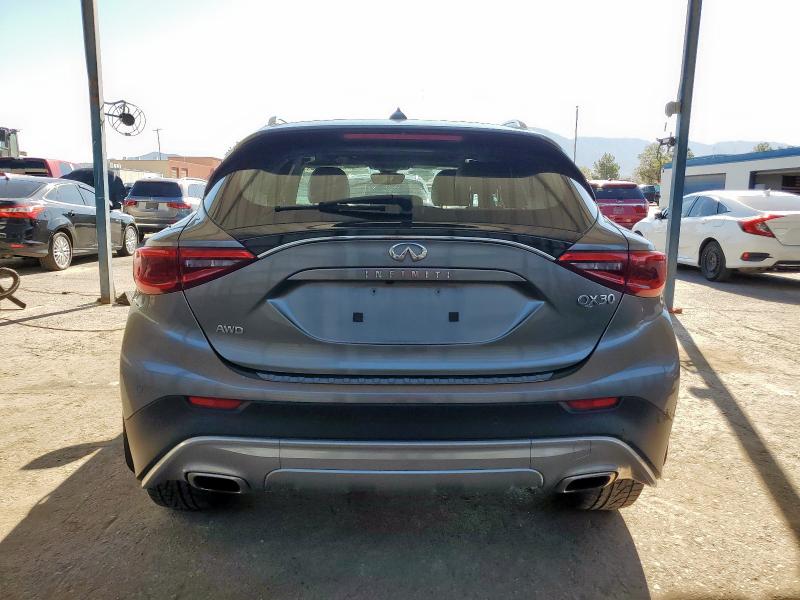 SJKCH5CR5HA018896 - 2017 INFINITI QX30 BASE 银色 照片 6