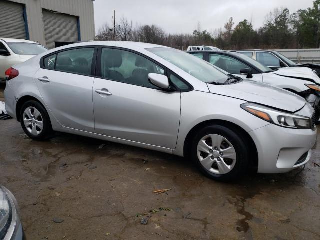 3KPFL4A72HE081140 - 2017 KIA FORTE LX SILVER photo 4