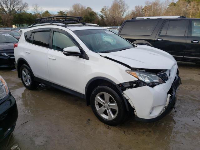 2T3RFREVXDW119268 - 2013 TOYOTA RAV4 XLE WHITE photo 4