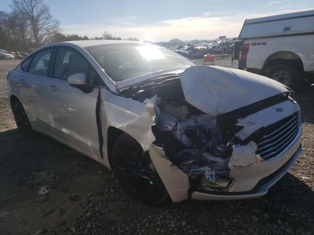 3FA6P0HD4KR228816 - 2019 FORD FUSION SE WHITE photo 4