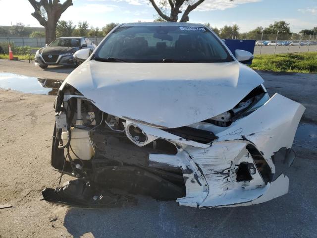 5YFBURHE2JP827331 - 2018 TOYOTA COROLLA L WHITE photo 5