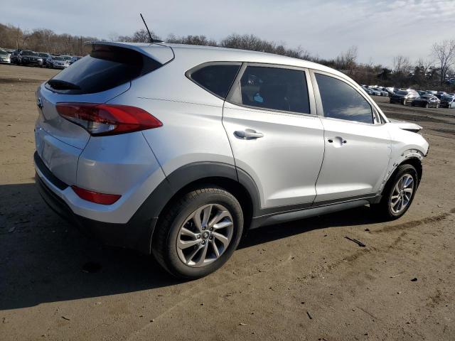 KM8J23A46HU425305 - 2017 HYUNDAI TUCSON SE SILVER photo 3