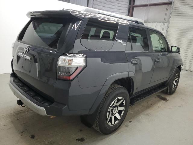 JTEPU5JR5R6285264 - 2024 TOYOTA 4RUNNER SR5/SR5 PREMIUM ნაცრისფერი ფოტო 3