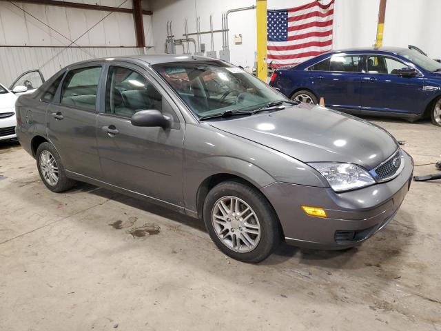 1FAHP34N47W162071 - 2007 FORD FOCUS ZX4 GRAY photo 4