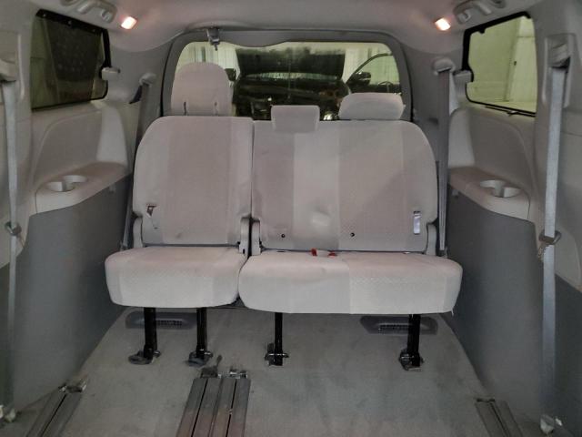 5TDKK3DC4CS257625 - 2012 TOYOTA SIENNA LE GRAY photo 10