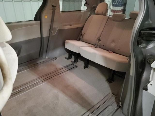 5TDKK3DC4CS257625 - 2012 TOYOTA SIENNA LE GRAY photo 11