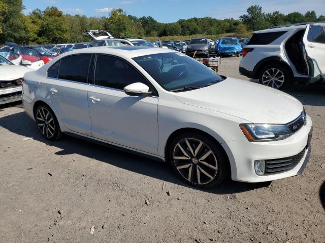 3VW4A7AJ0DM242236 - 2013 VOLKSWAGEN JETTA GLI WHITE photo 4