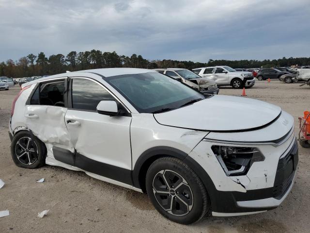 KNDCP3LE8P5118148 - 2023 KIA NIRO LX WHITE photo 4