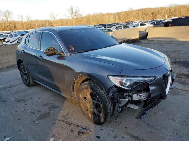 ZASFAKBNXJ7B94287 - 2018 ALFA ROMEO STELVIO TI GRAY photo 4