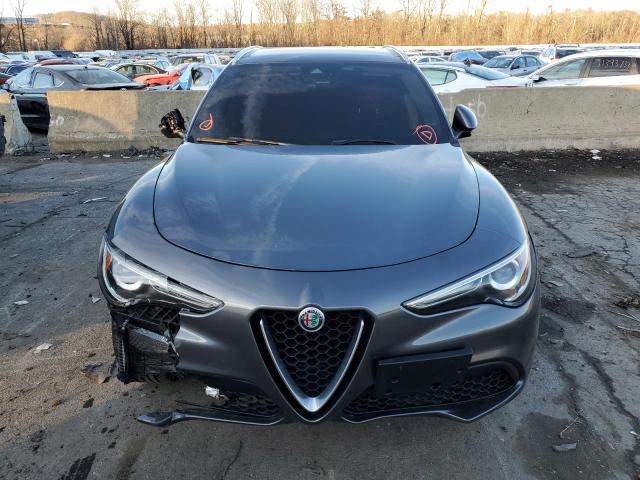 ZASFAKBNXJ7B94287 - 2018 ALFA ROMEO STELVIO TI GRAY photo 5