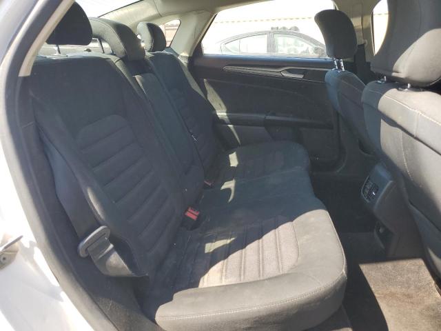 3FA6P0H79JR180982 - 2018 FORD FUSION SE WHITE photo 10