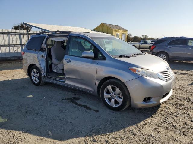 5TDKZ3DC1HS871146 - 2017 TOYOTA SIENNA LE SILVER photo 4