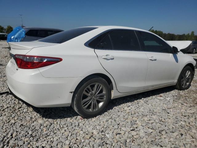 4T1BF1FK1GU231395 - 2016 TOYOTA CAMRY LE WHITE photo 3