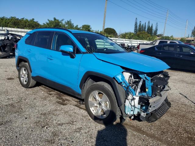 2T3W1RFV3MW183006 - 2021 TOYOTA RAV4 XLE BLUE photo 4