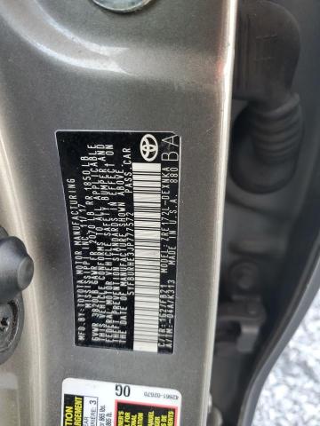 5YFBURHE3JP777572 - 2018 TOYOTA COROLLA L 灰色 照片 12