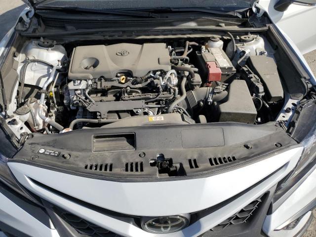 4T1T11AK2RU189056 - 2024 TOYOTA CAMRY SE NIGHT SHADE WHITE photo 11