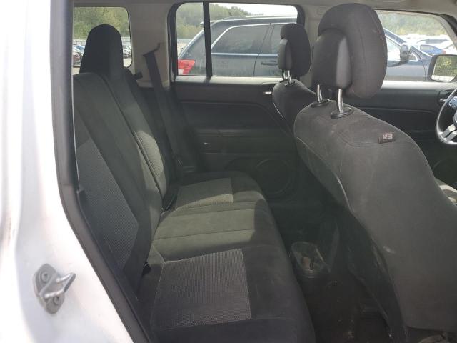 1C4NJRBBXFD394047 - 2015 JEEP PATRIOT SPORT WHITE photo 11