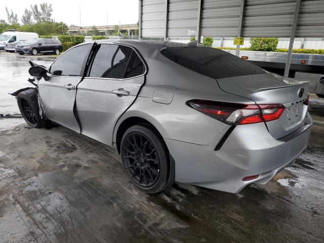 4T1G11AK4NU677548 - 2022 TOYOTA CAMRY SE SILVER photo 2