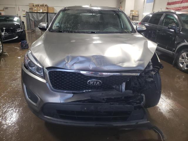 5XYPG4A39HG210144 - 2017 KIA SORENTO LX GRAY photo 5