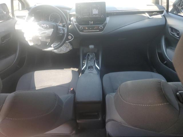 5YFEPMAE3NP300891 - 2022 TOYOTA COROLLA LE ვერცხლისფერი ფოტო 8