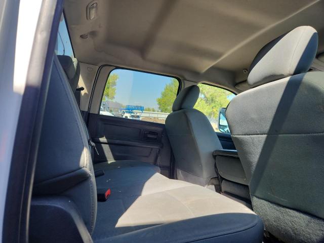 3C7WRNFL6JG162536 - 2018 RAM 5500 Blanco foto 10