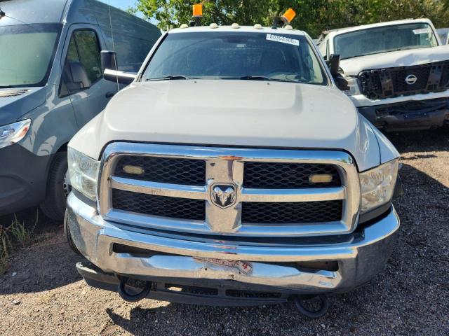 3C7WRNFL6JG162536 - 2018 RAM 5500 Blanco foto 5