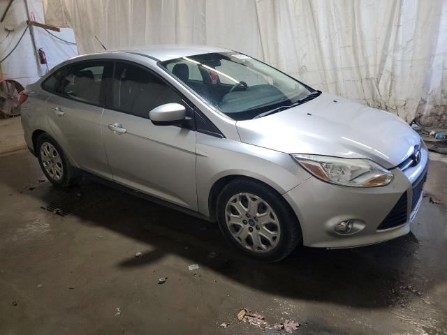 1FAHP3F23CL353818 - 2012 FORD FOCUS SE SILVER photo 4