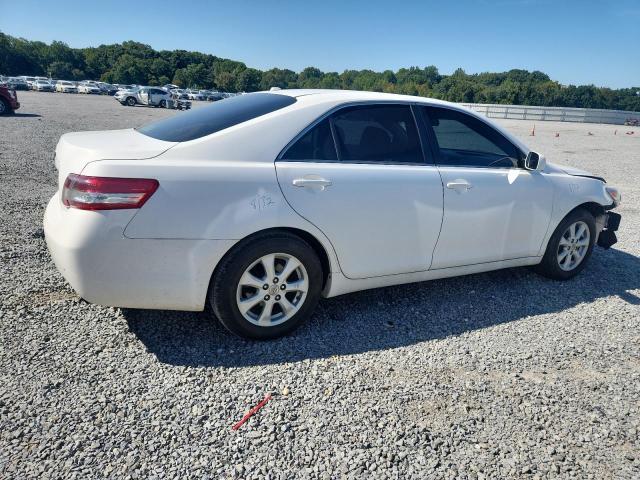 4T1BF3EK4BU688269 - 2011 TOYOTA CAMRY BASE WHITE photo 3