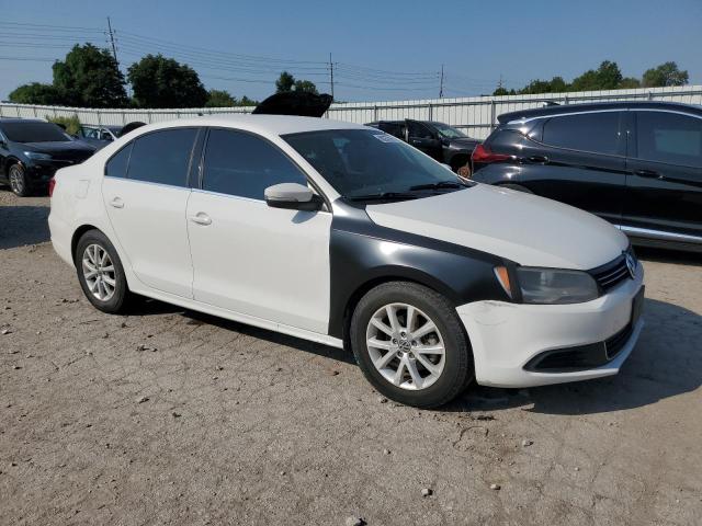 3VWDX7AJ0DM389669 - 2013 VOLKSWAGEN JETTA SE WHITE photo 4