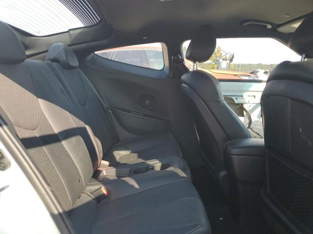 KMHTC6AE5GU275427 - 2016 HYUNDAI VELOSTER TURBO WHITE photo 10