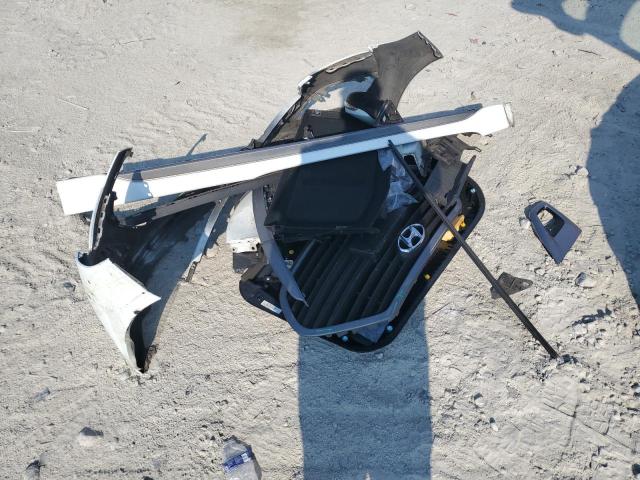 KMHTC6AE5GU275427 - 2016 HYUNDAI VELOSTER TURBO WHITE photo 12