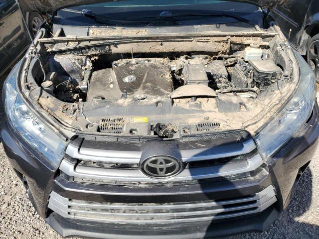 5TDZZRFH1JS268908 - 2018 TOYOTA HIGHLANDER LE Grau Foto 12