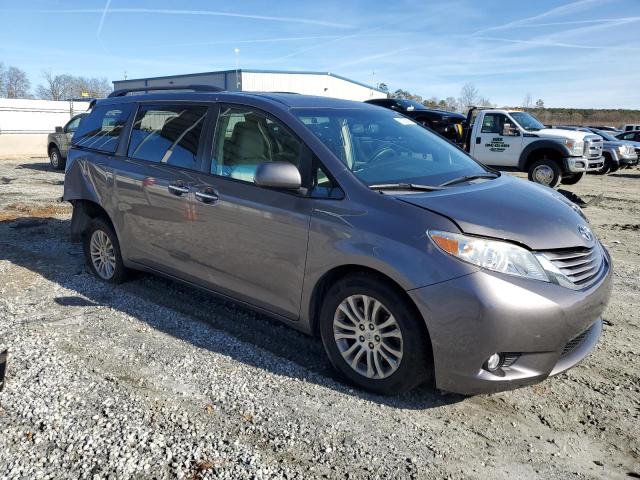 5TDYZ3DC1HS815931 - 2017 TOYOTA SIENNA XLE GRAY photo 4