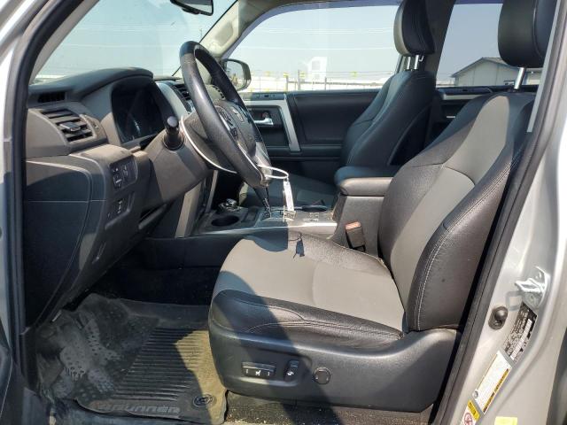 JTEBU5JR7J5505167 - 2018 TOYOTA 4RUNNER SR5/SR5 PREMIUM Серебристый фото 7