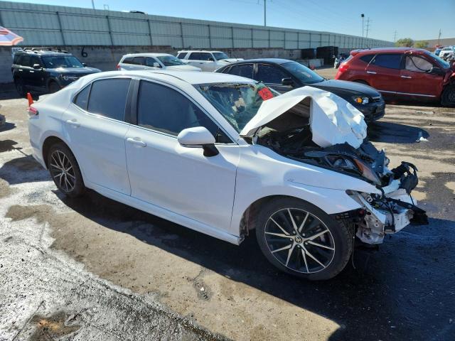 4T1G11AK2NU001308 - 2022 TOYOTA CAMRY SE 白色 照片 4