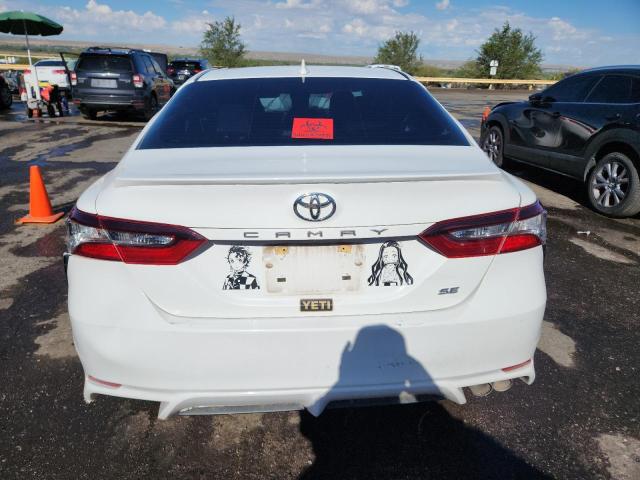 4T1G11AK2NU001308 - 2022 TOYOTA CAMRY SE 白色 照片 6