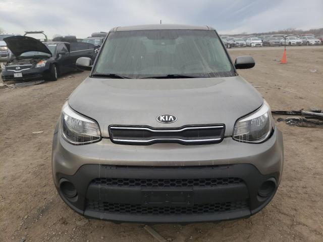 KNDJN2A23H7456207 - 2017 KIA SOUL GRAY photo 5