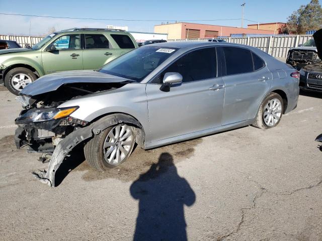 4T1B11HK6JU006957 - 2018 TOYOTA CAMRY L SILVER photo 1