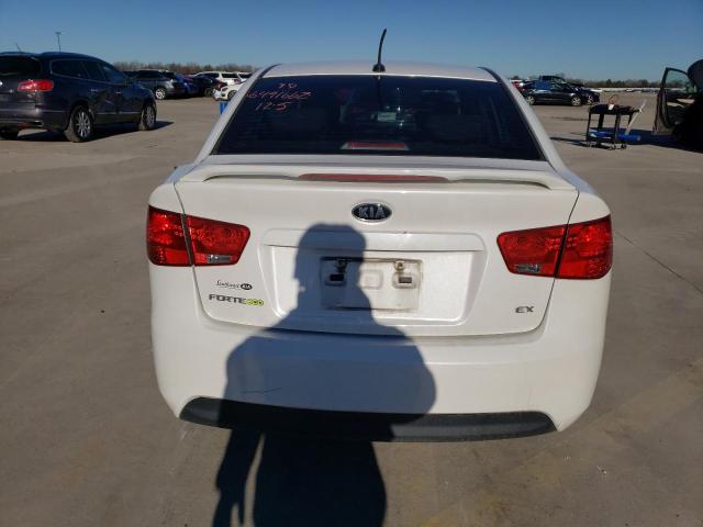 KNAFU4A2XD5692666 - 2013 KIA FORTE EX WHITE photo 6