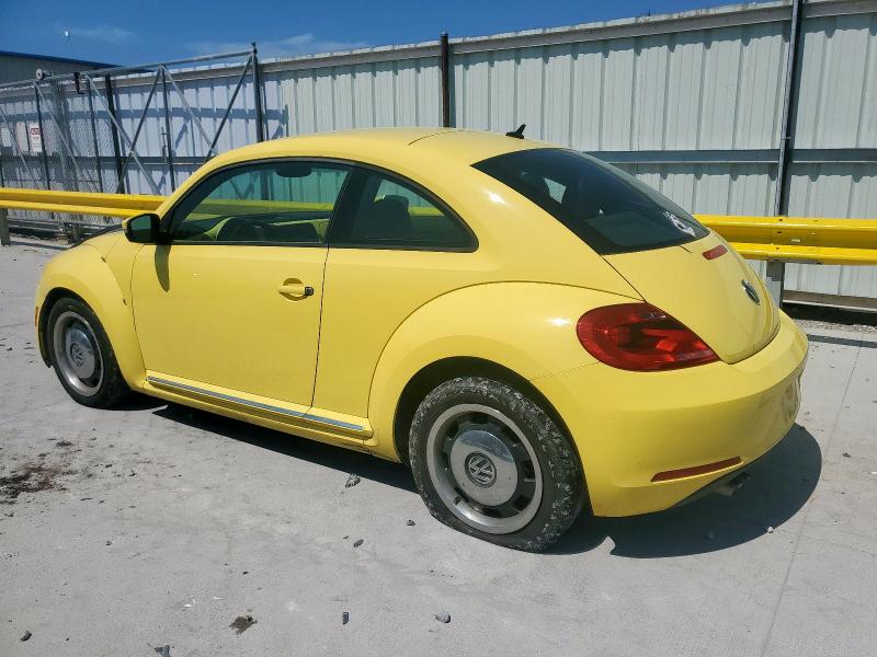 3VWHX7ATXDM634402 - 2013 VOLKSWAGEN BEETLE YELLOW photo 2
