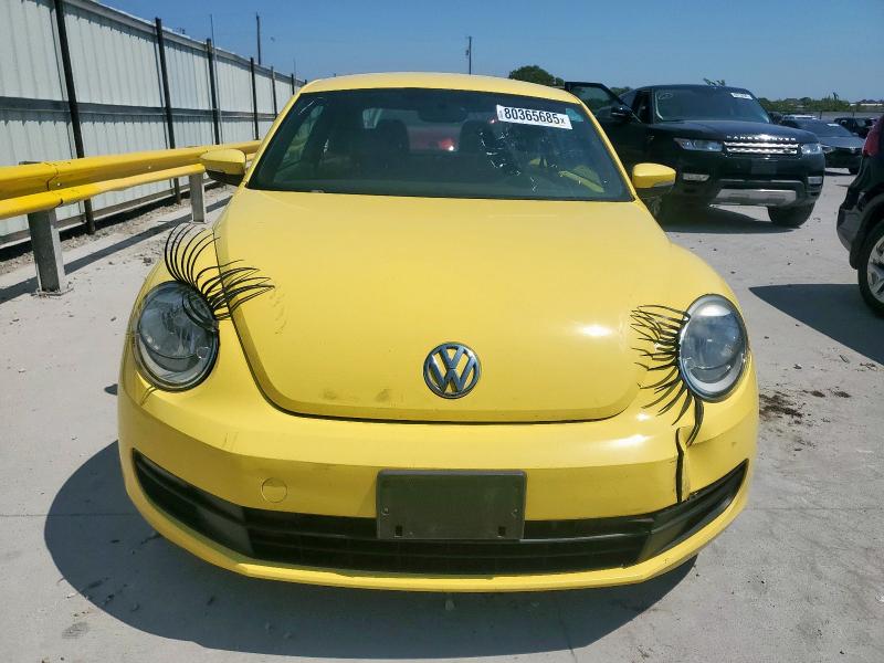 3VWHX7ATXDM634402 - 2013 VOLKSWAGEN BEETLE YELLOW photo 5