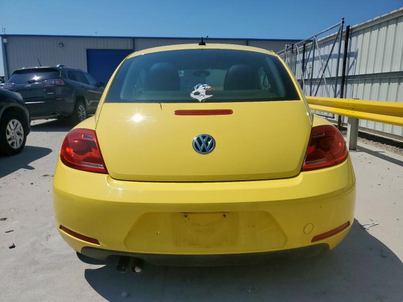 3VWHX7ATXDM634402 - 2013 VOLKSWAGEN BEETLE YELLOW photo 6