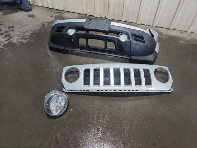 1J4NT1GA6BD264329 - 2011 JEEP PATRIOT SPORT SILVER photo 13