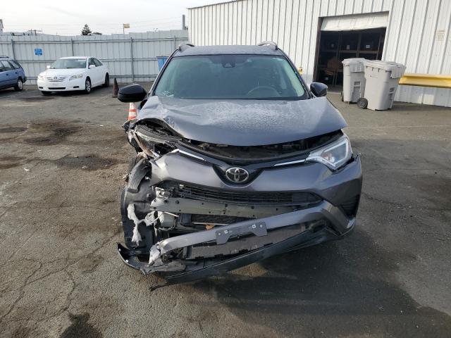 2T3ZFREV6JW457827 - 2018 TOYOTA RAV4 LE CHARCOAL photo 5