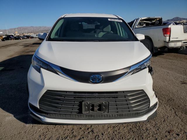 5TDKRKEC3MS019013 - 2021 TOYOTA SIENNA LE WHITE photo 5