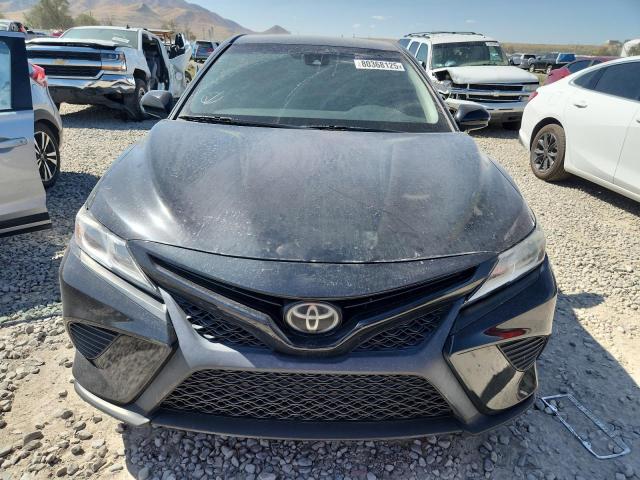 4T1B11HK4JU613276 - 2018 TOYOTA CAMRY L Schwarz Foto 5