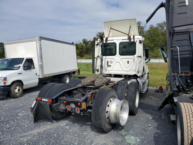 3AKJHLDV4JSJR1522 - 2018 FREIGHTLINER CASCADIA 1 Biały zdjęcie 4